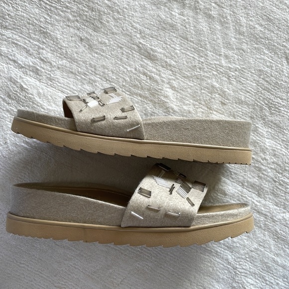 Sandals - Picture 2 of 7